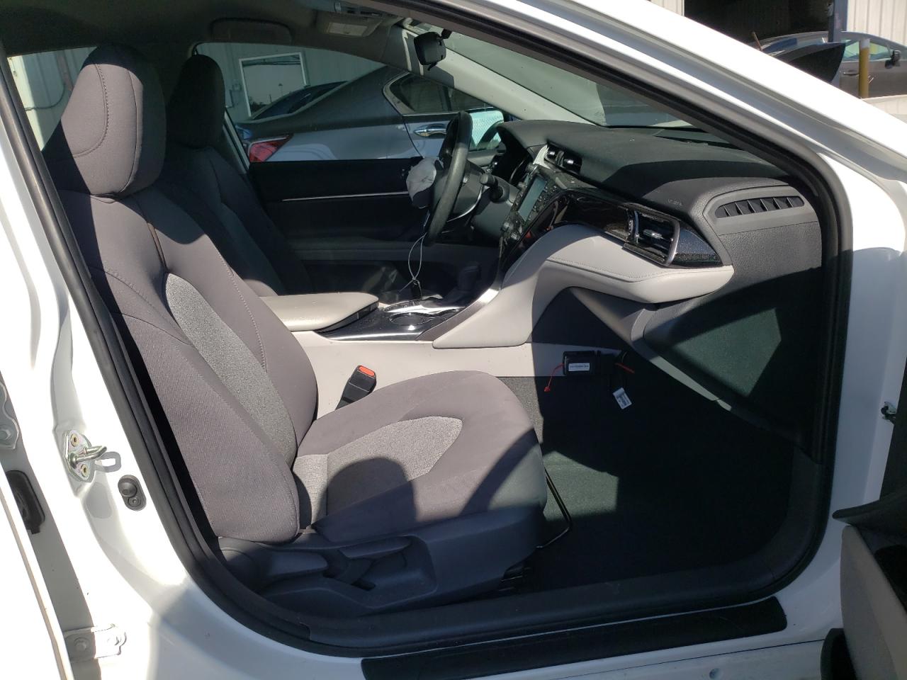 Photo 5 from auction – 2020 TOYOTA CAMRY LE with VIN 4T1C31AK6LU011877
