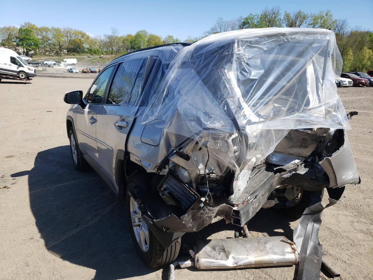 Photo 3 from auction – 2021 TOYOTA RAV4 XLE with VIN 2T3P1RFV4MW151329