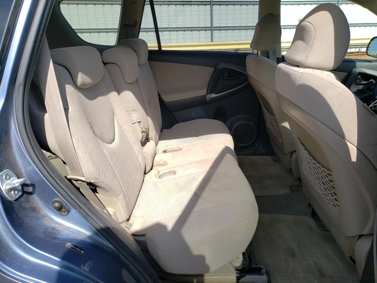 Photo 6 from auction – 2006 TOYOTA RAV4 with VIN JTMBD31V566019478