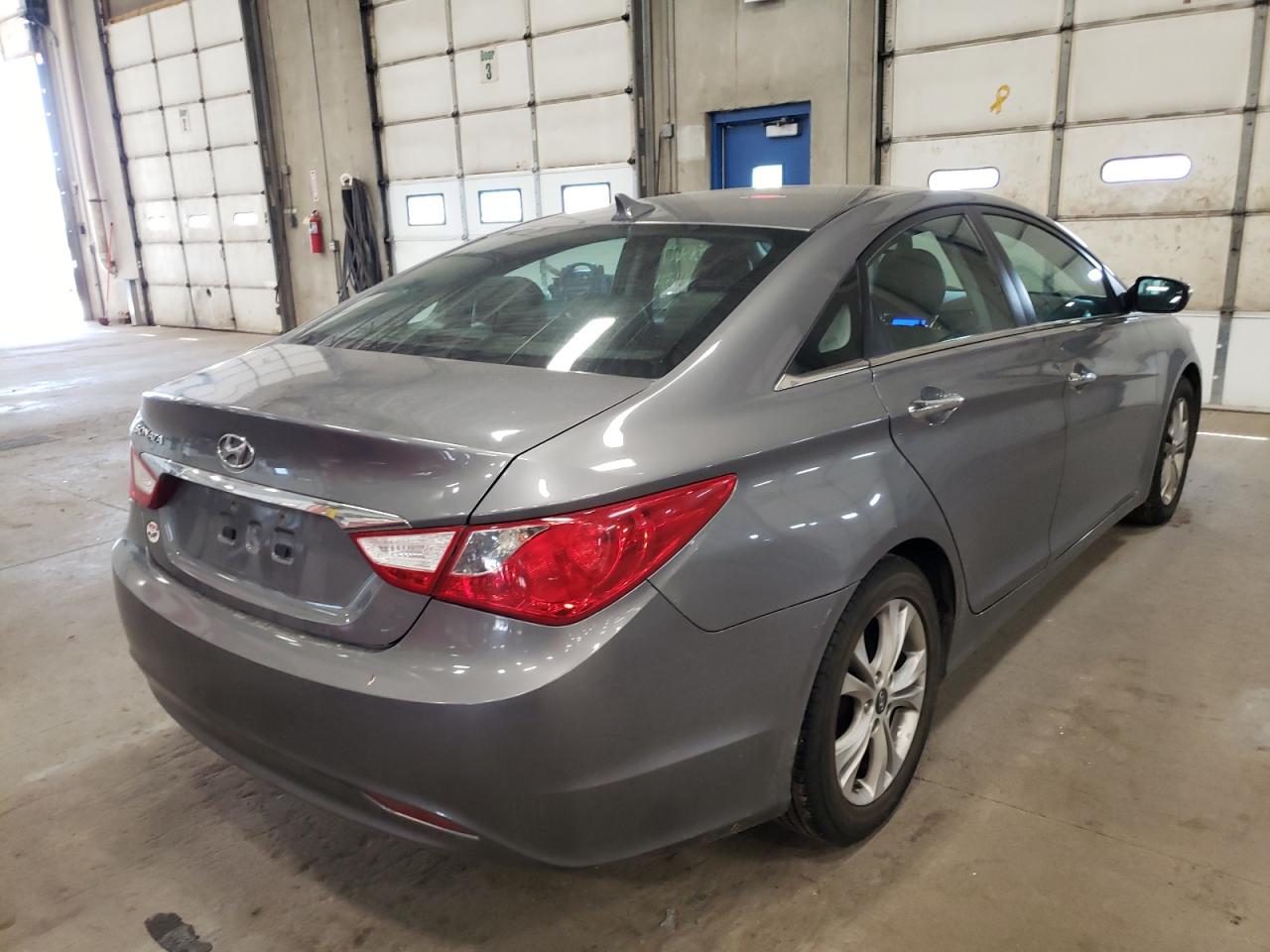 Photo 4 from auction – 2011 HYUNDAI SONATA with VIN 5NPEC4AC3BH223779