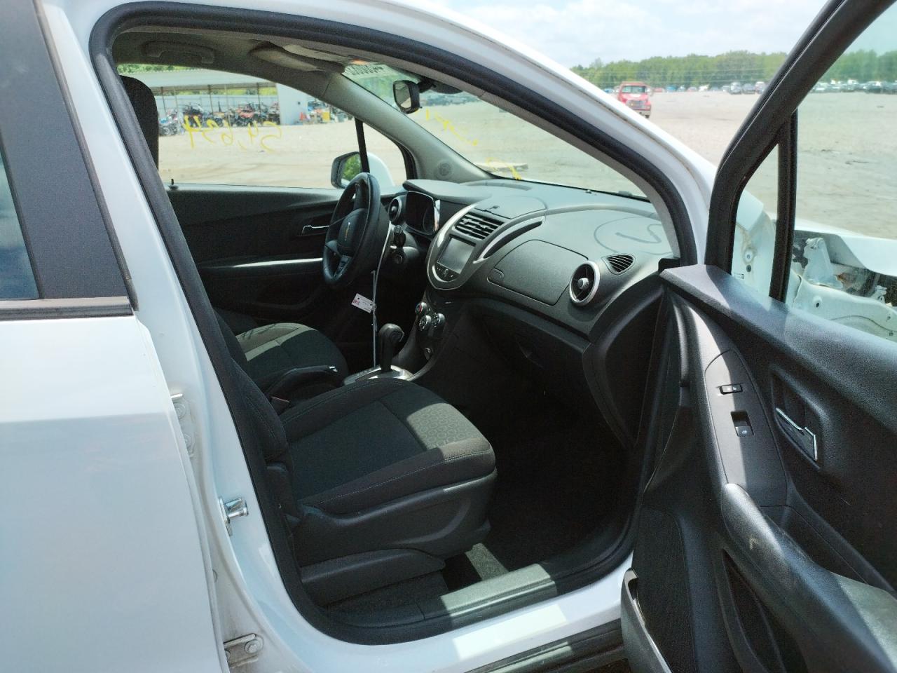 Photo 5 from auction – 2016 CHEVROLET TRAX LS with VIN KL7CJKSB7GB748907