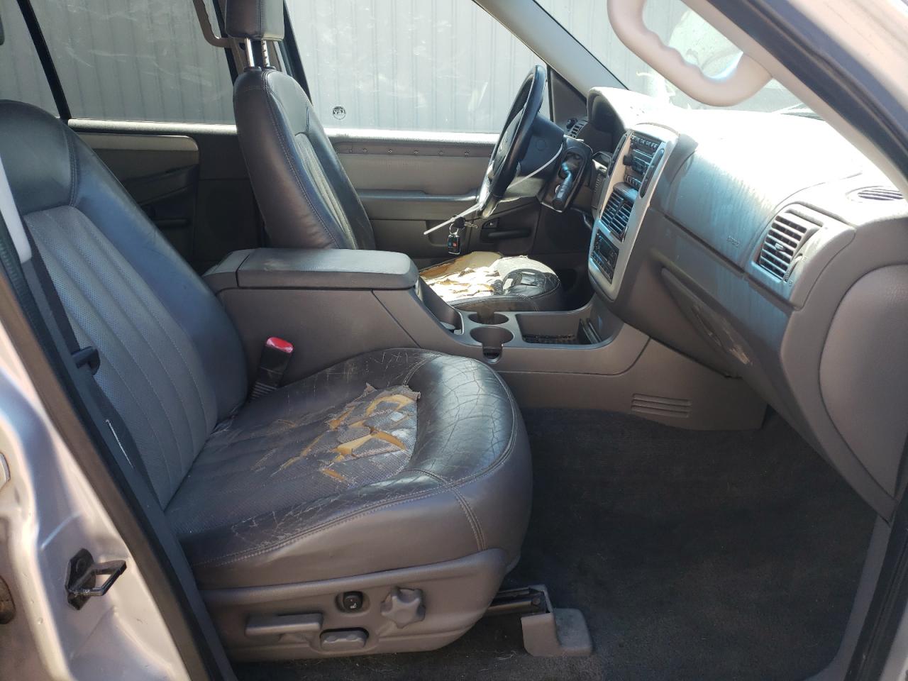 Photo 5 from auction – 2002 MERCURY MOUNTAINEE with VIN 4M2ZU86E52UJ09170
