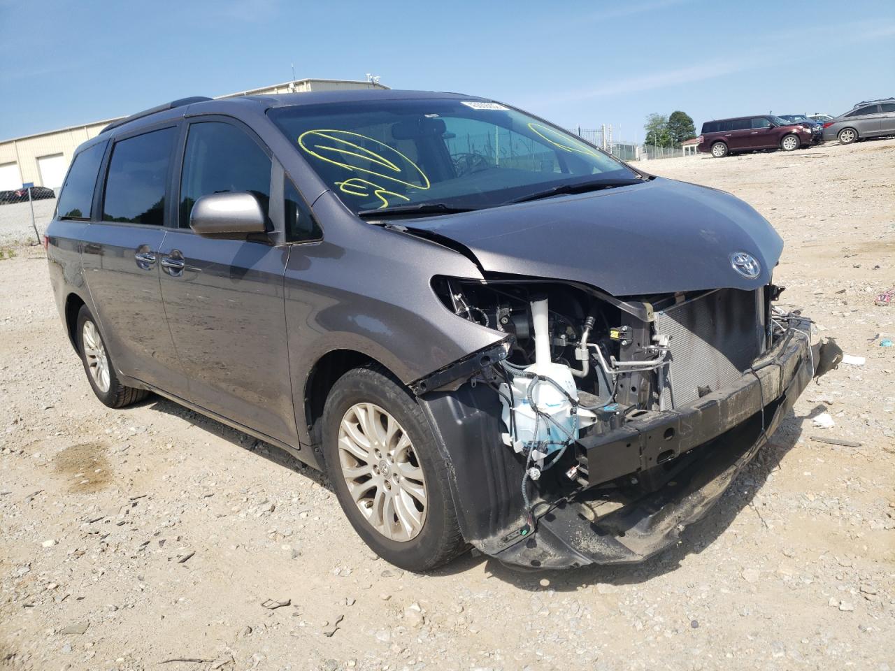 Photo 14 from auction – 2017 TOYOTA SIENNA XLE with VIN 5TDYZ3DC7HS788542