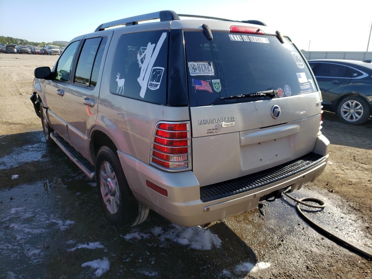 Photo 3 from auction – 2005 MERCURY MOUNTAINEE with VIN 4M2DU86W15UJ16138