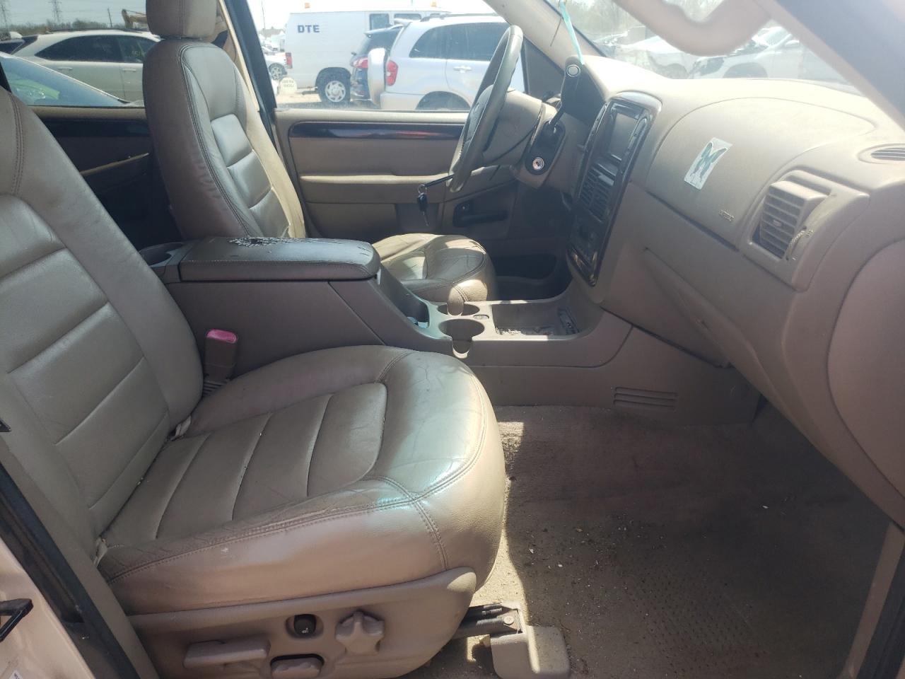 Photo 5 from auction – 2005 FORD EXPLORER L with VIN 1FMDU65KX5ZA77041