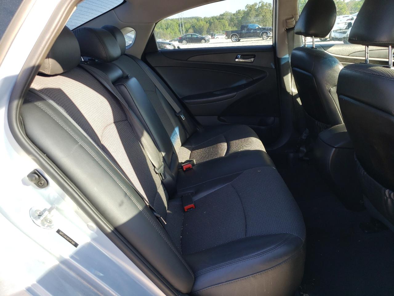 Photo 6 from auction – 2012 HYUNDAI SONATA SE with VIN 5NPEC4AC9CH411661