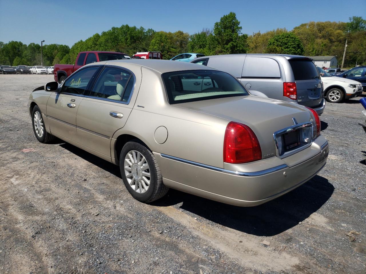 Photo 3 from auction – 2004 LINCOLN TOWN CAR E with VIN 1LNHM81W34Y614827