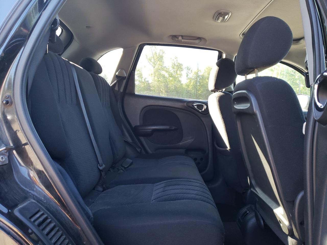 Photo 6 from auction – 2004 CHRYSLER PT CRUISER with VIN 3C4FY58BX4T315399
