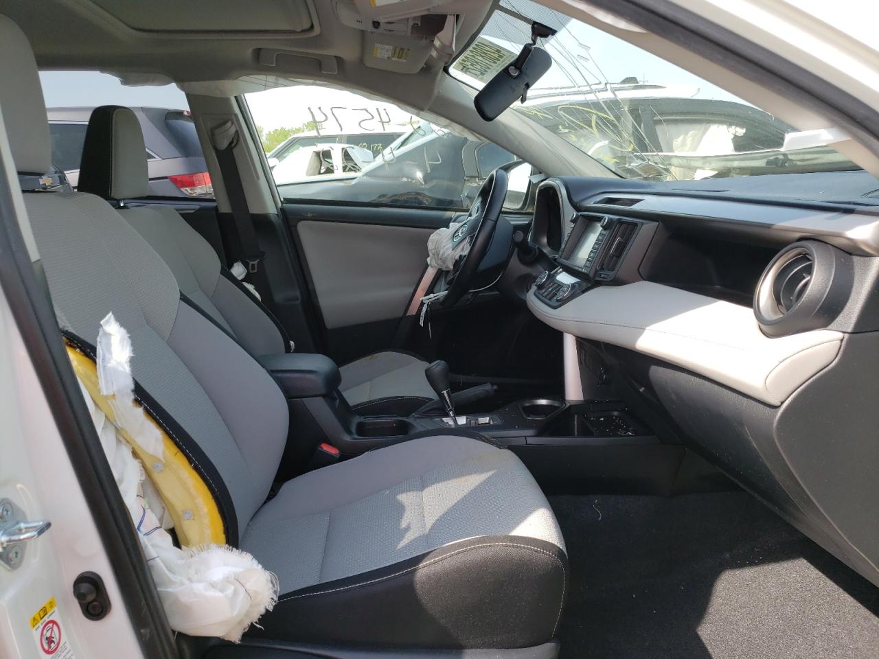 Photo 5 from auction – 2016 TOYOTA RAV4 XLE with VIN JTMRFREV2GJ089301
