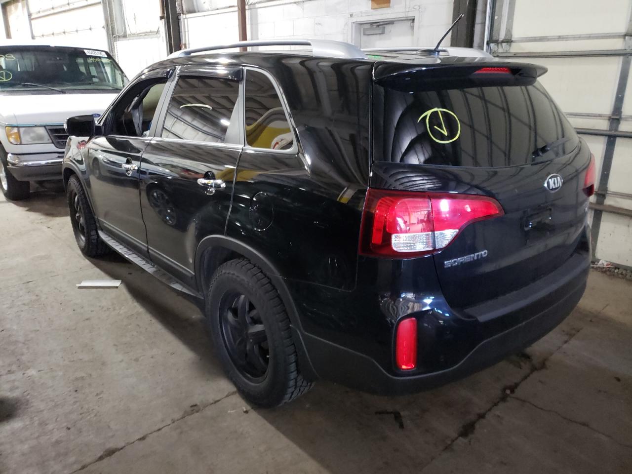 Photo 3 from auction – 2015 KIA SORENTO LX with VIN 5XYKT4A72FG598520