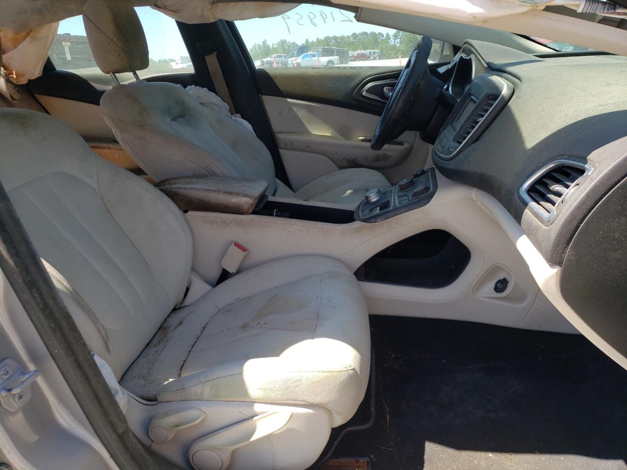 Photo 5 from auction – 2015 CHRYSLER 200 LIMITE with VIN 1C3CCCAB7FN596469