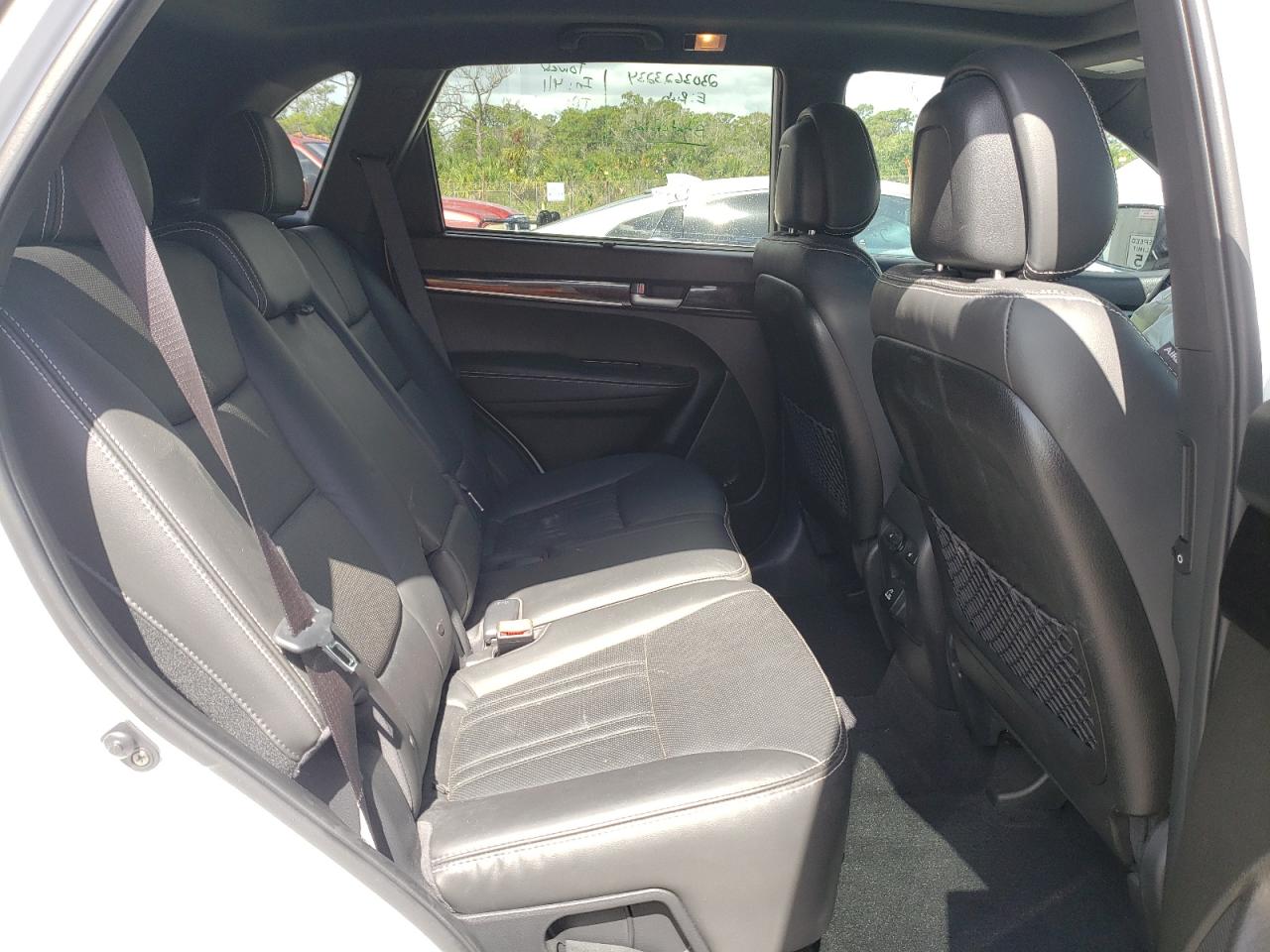 Photo 6 from auction – 2015 KIA SORENTO SX with VIN 5XYKWDA74FG650480