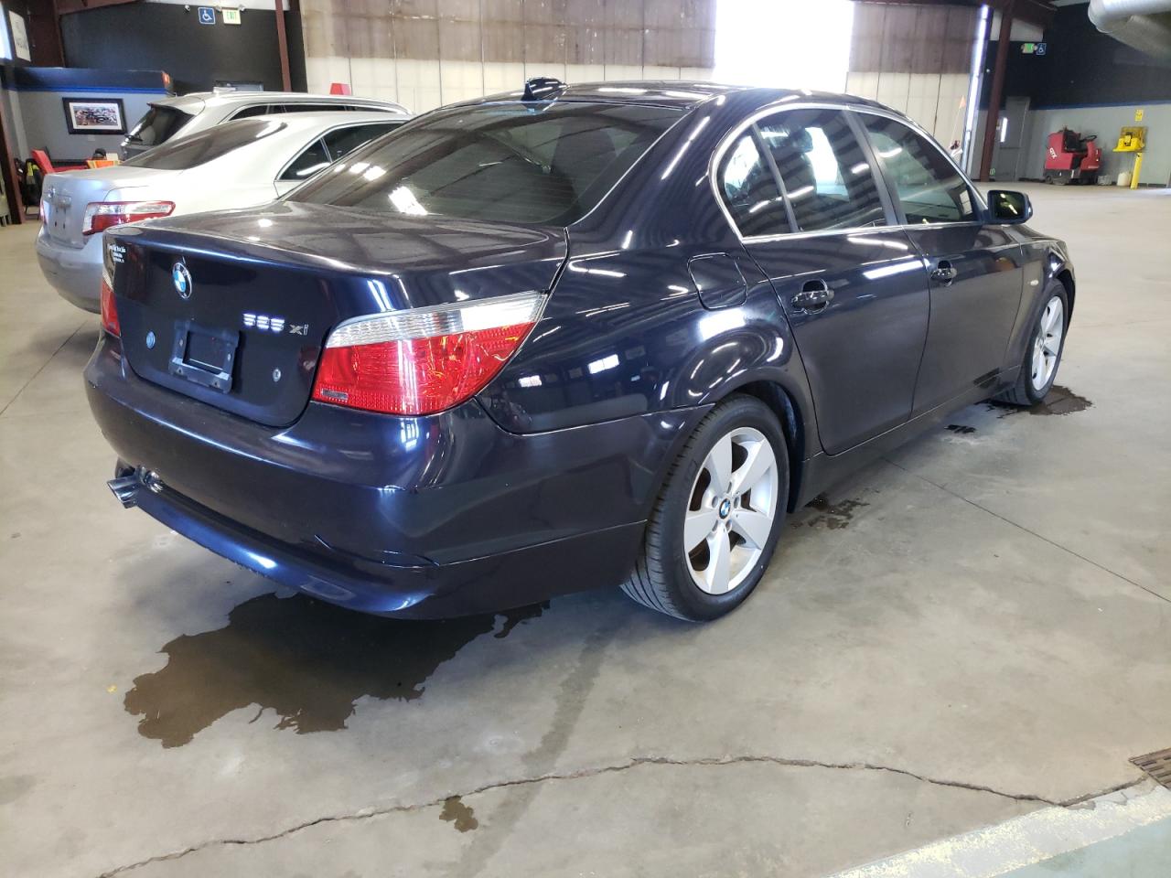 Photo 4 from auction – 2007 BMW 525 XI with VIN WBANF33527CW70782