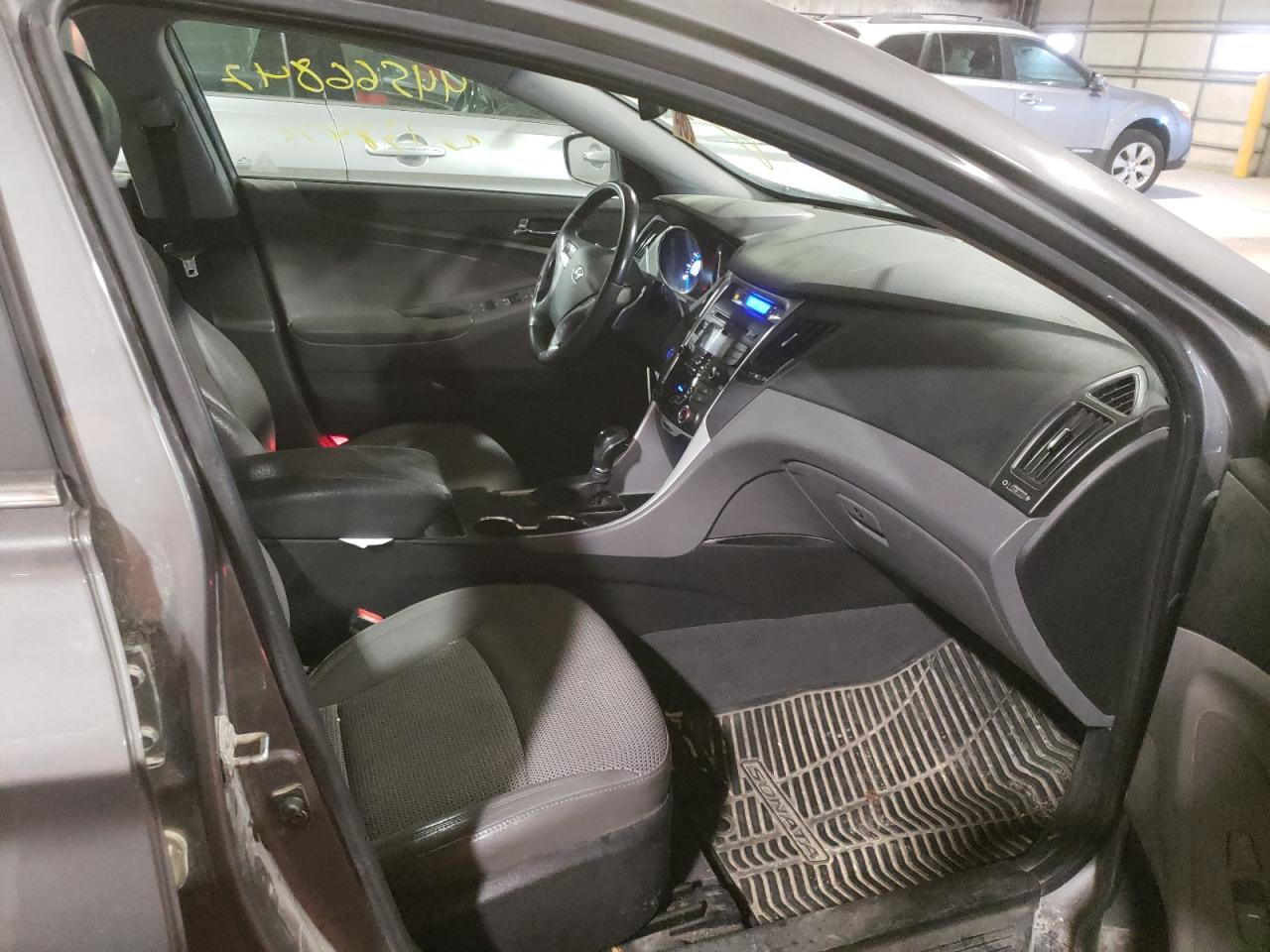 Photo 5 from auction – 2012 HYUNDAI SONATA SE with VIN 5NPEC4AC4CH450559