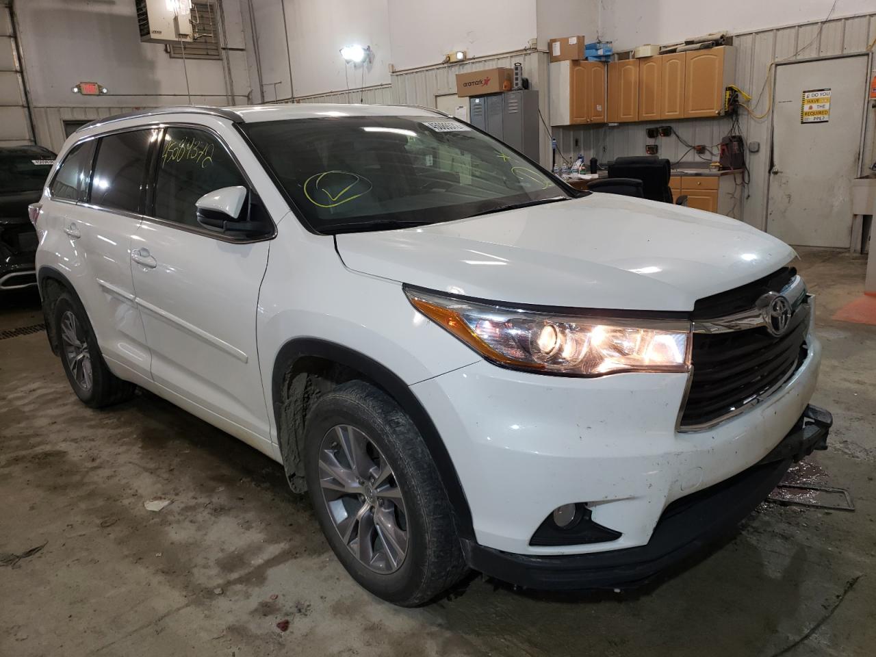 TOYOTA HIGHLANDER 2015 with VIN 5TDJKRFH5FS219669 - Photo from auction