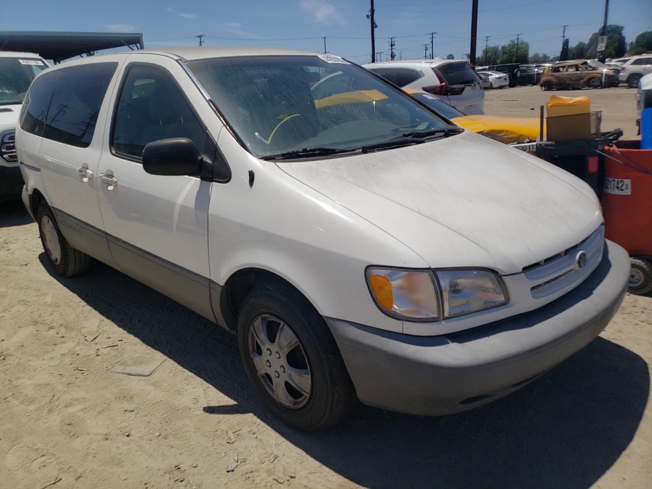Photo 1 from auction – 2000 TOYOTA SIENNA CE with VIN 4T3ZF19C1YU214124