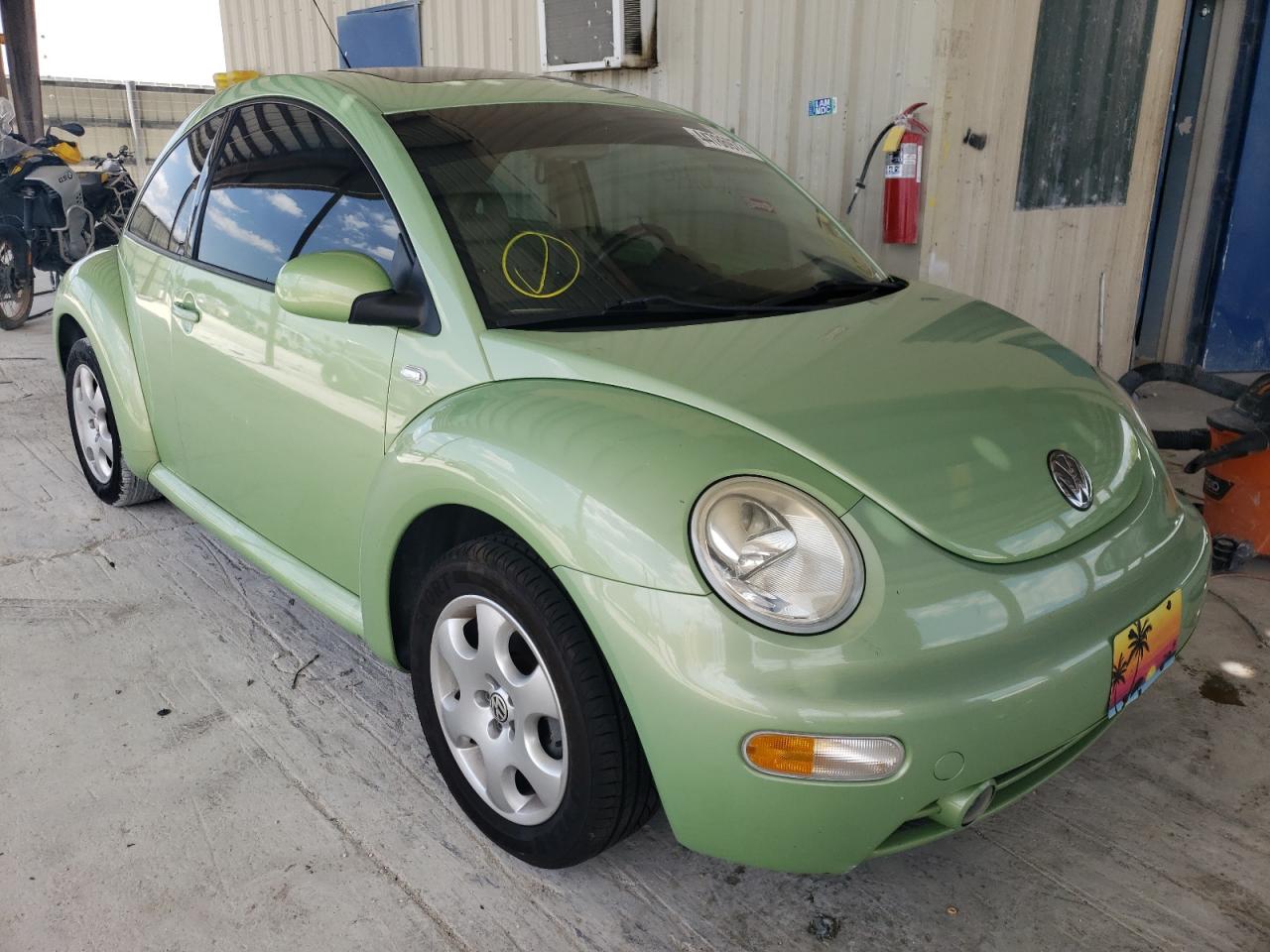 Photo 1 from auction – 2002 VOLKSWAGEN NEW BEETLE with VIN 3VWCB21C22M418259
