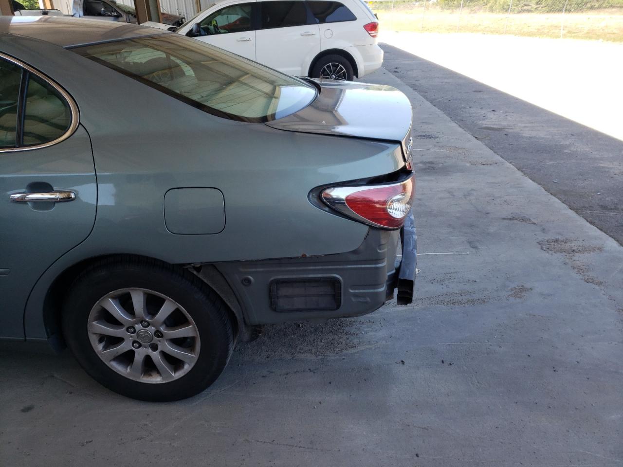 Photo 9 from auction – 2003 LEXUS ES 300 with VIN JTHBF30GX30099855
