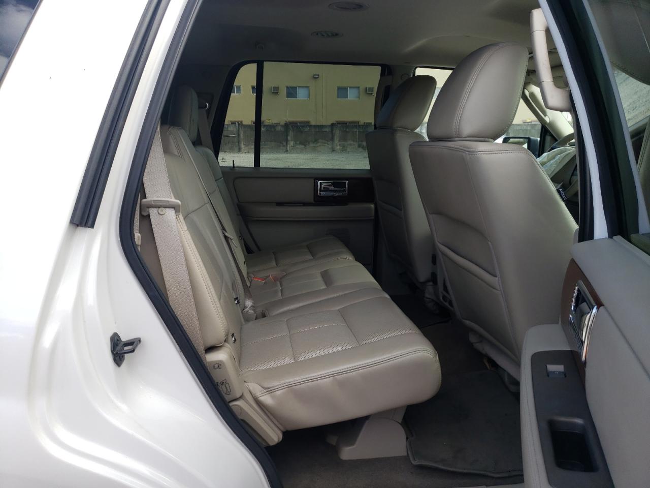 Photo 18 from auction – 2011 LINCOLN NAVIGATOR with VIN 5LMJJ2H57BEJ02469