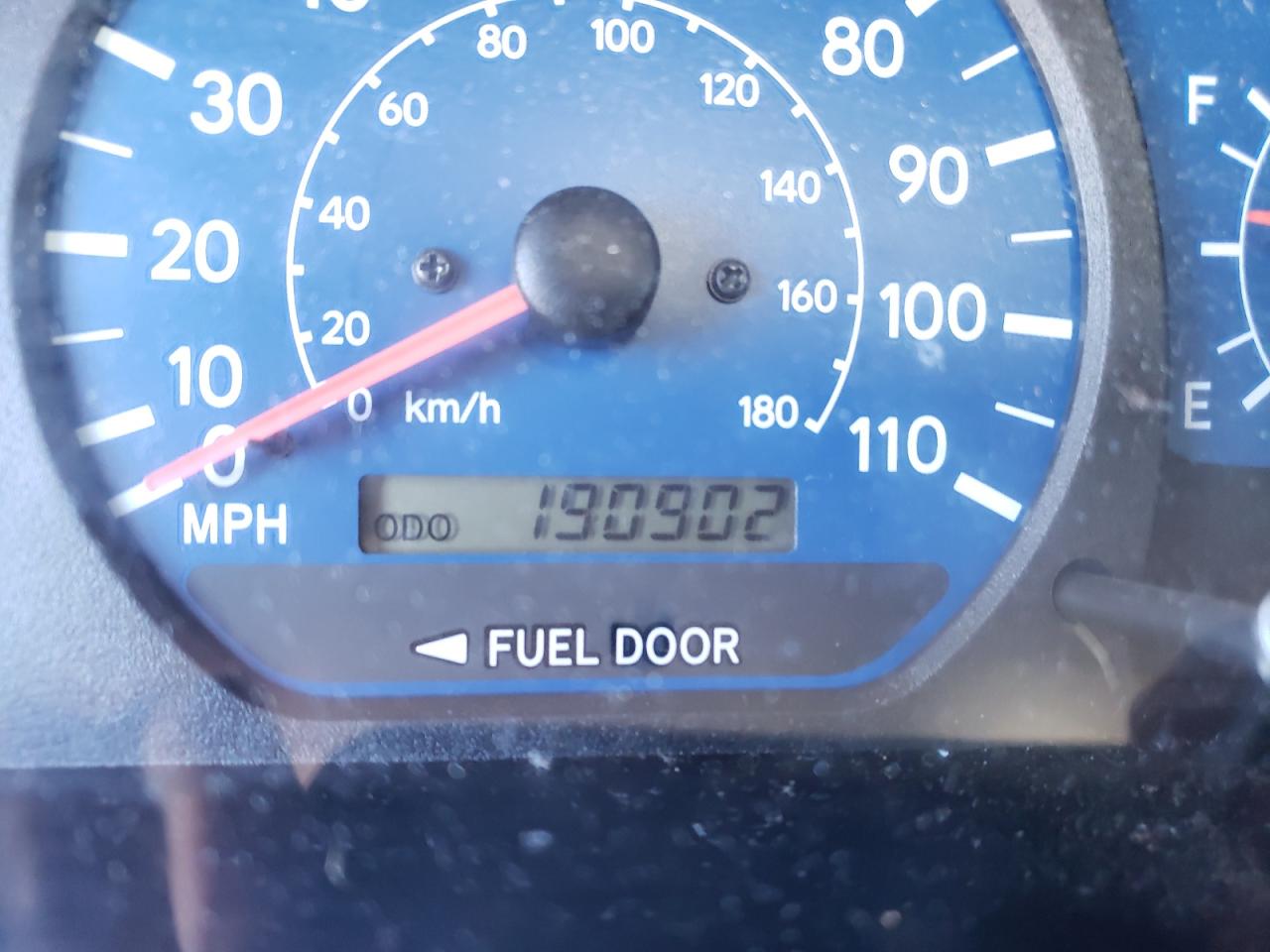 Photo 8 from auction – 2000 TOYOTA SIENNA with VIN 4T3ZF13C42U470841