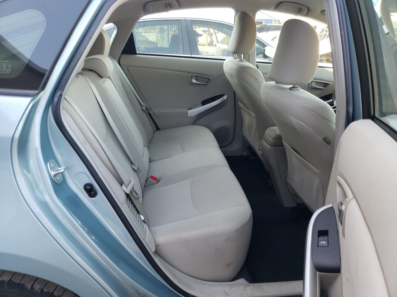 Photo 6 from auction – 2013 TOYOTA PRIUS with VIN JTDKN3DU4D1727988