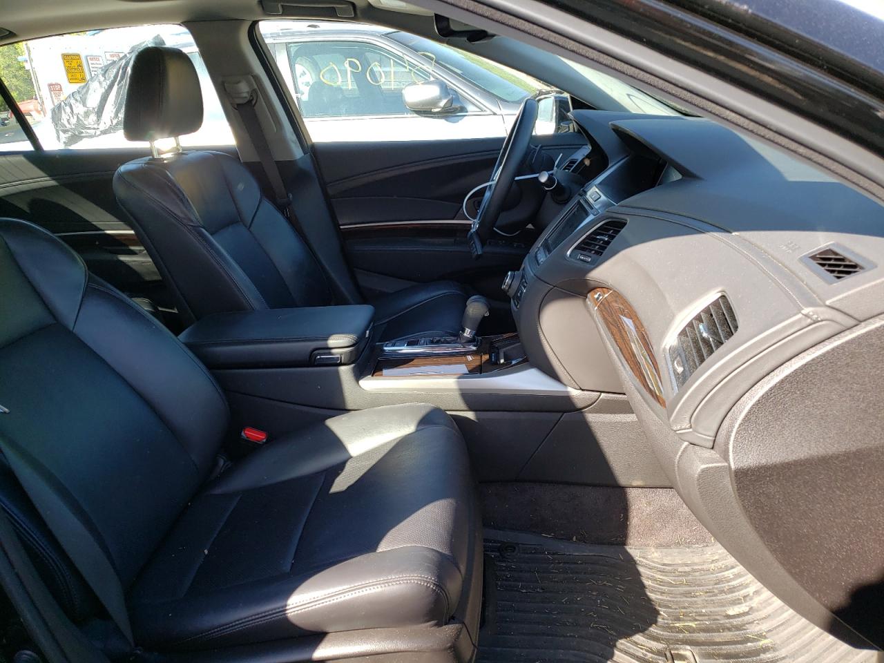 Photo 5 from auction – 2016 ACURA RLX TECH with VIN JH4KC1F56GC000648