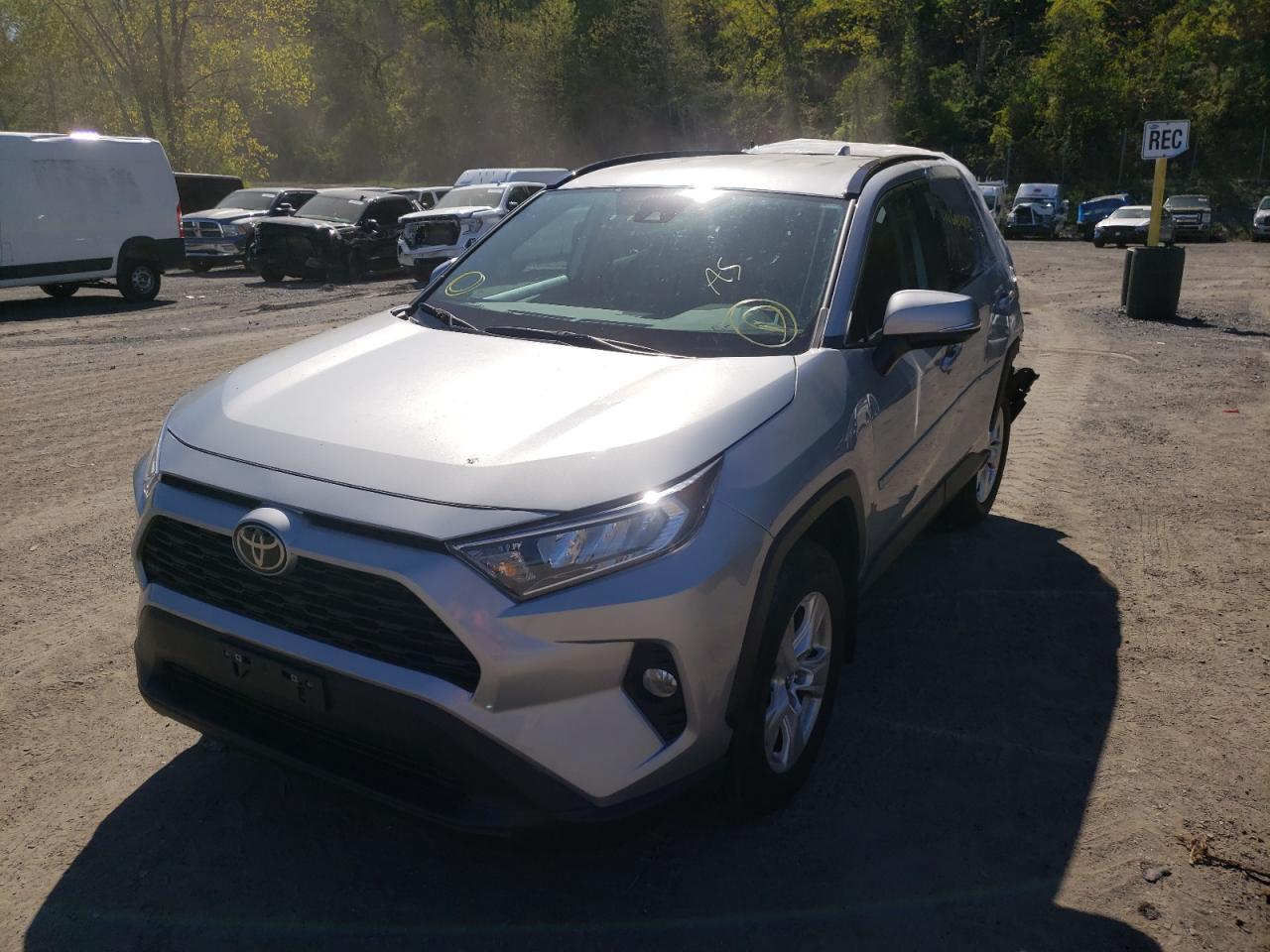Photo 2 from auction – 2021 TOYOTA RAV4 XLE with VIN 2T3P1RFV4MW151329
