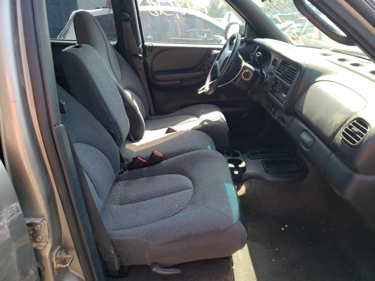 Photo 5 from auction – 2000 DODGE DURANGO with VIN 1B4HR28Y9YF275936