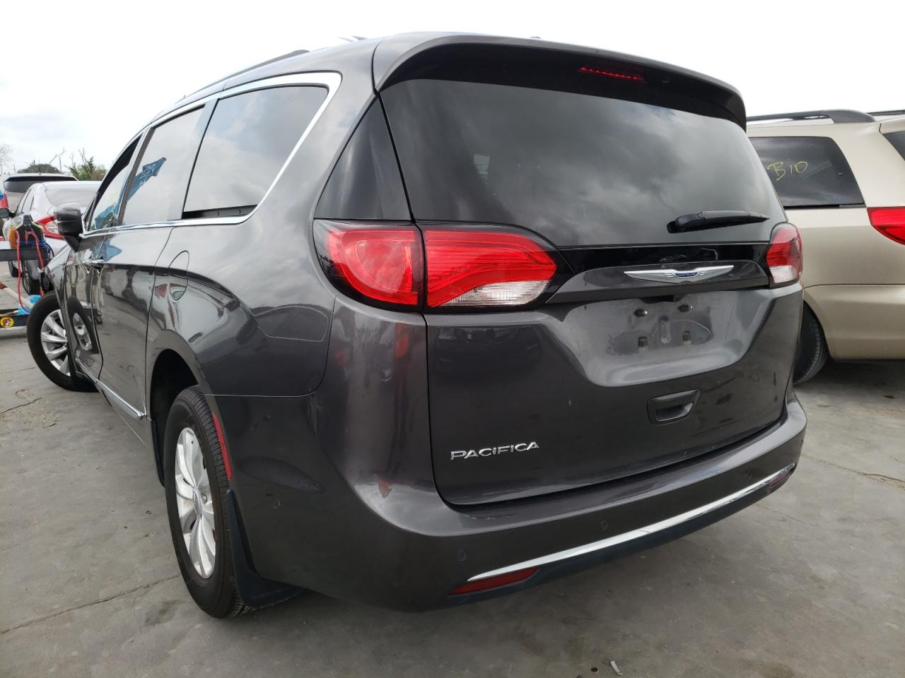 Photo 3 from auction – 2019 CHRYSLER PACIFICA T with VIN 2C4RC1BG2KR636863