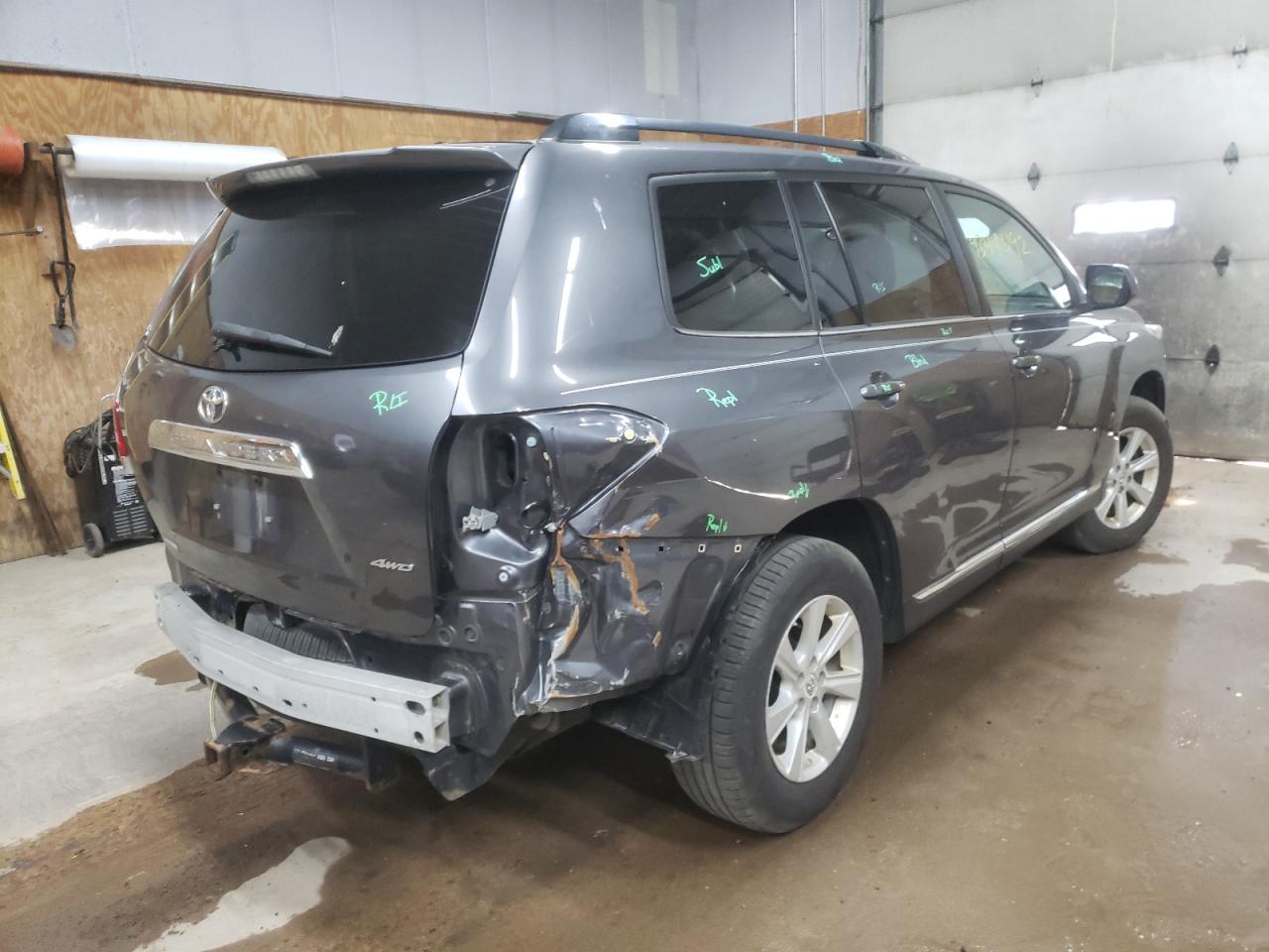Photo 4 from auction – 2011 TOYOTA HIGHLANDER with VIN 5TDBK3EH3BS042701