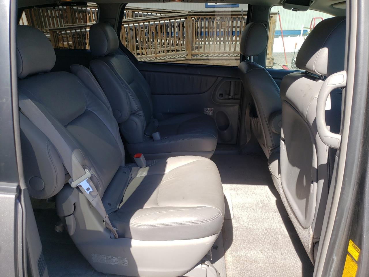 Photo 6 from auction – 2005 TOYOTA SIENNA XLE with VIN 5TDBA22C45S033645