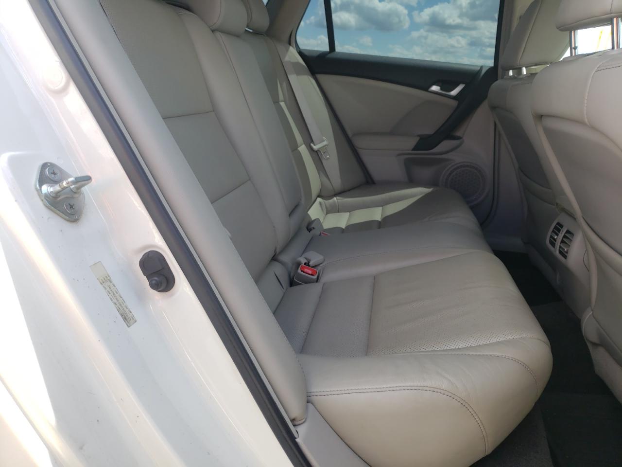 Photo 6 from auction – 2011 ACURA TSX with VIN JH4CW2H60BC002637