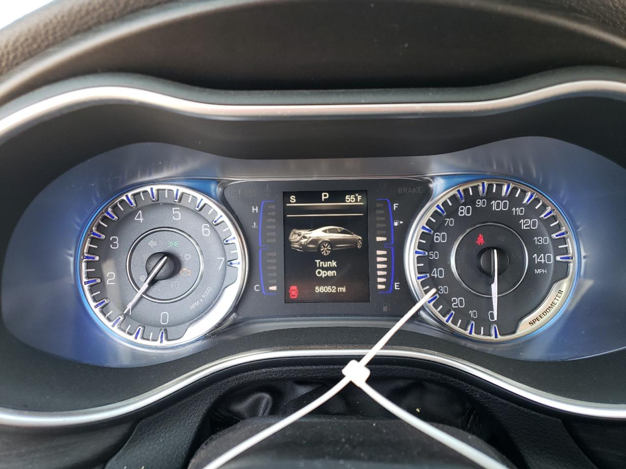 Photo 8 from auction – 2015 CHRYSLER 200 LIMITE with VIN 1C3CCCABXFN672962