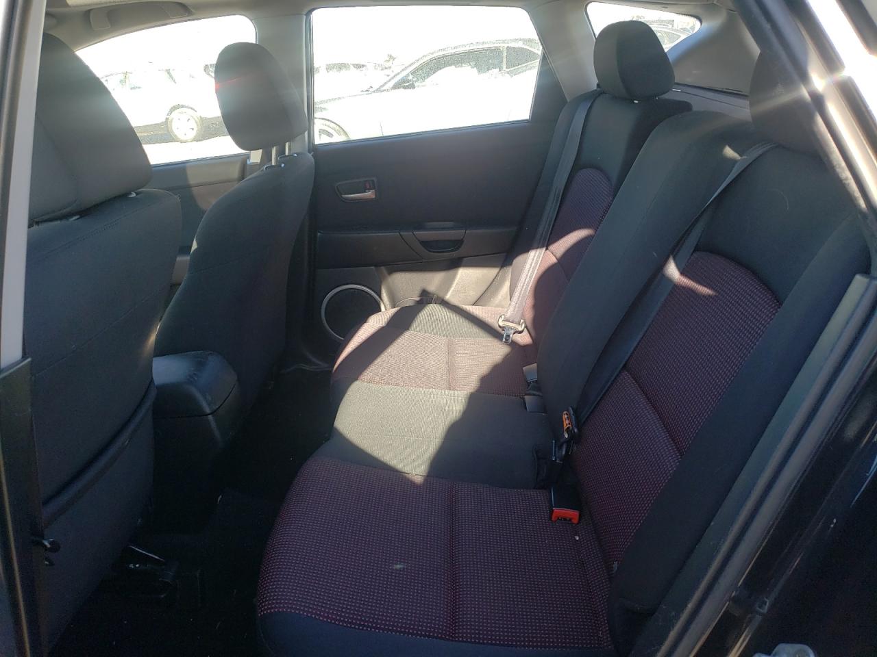 Photo 6 from auction – 2004 MAZDA 3 HATCHBAC with VIN JM1BK343441188580