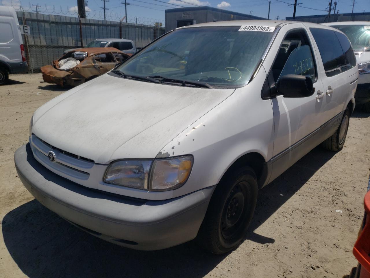 Photo 2 from auction – 2000 TOYOTA SIENNA CE with VIN 4T3ZF19C1YU214124
