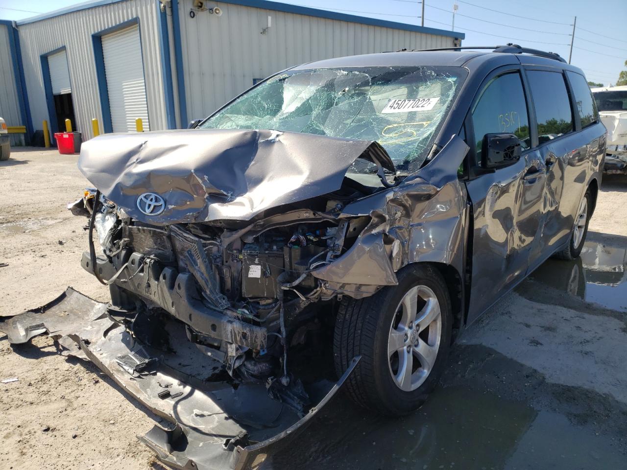 Photo 2 from auction – 2013 TOYOTA SIENNA LE with VIN 5TDKK3DC3DS316827