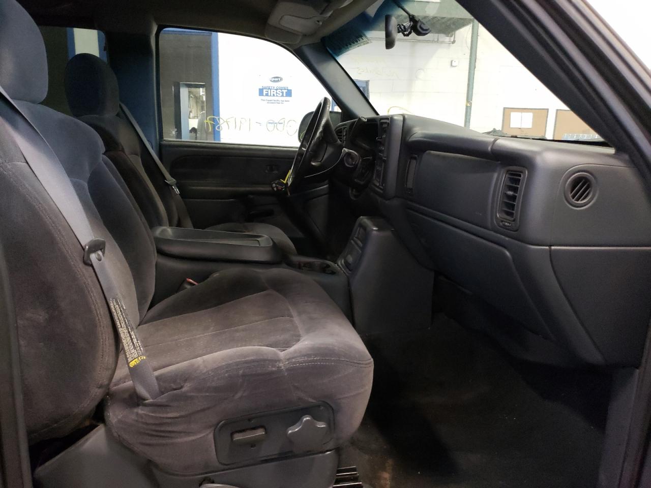 Photo 5 from auction – 2000 CHEVROLET SILVERADO with VIN 1GCEK19T0YE295442