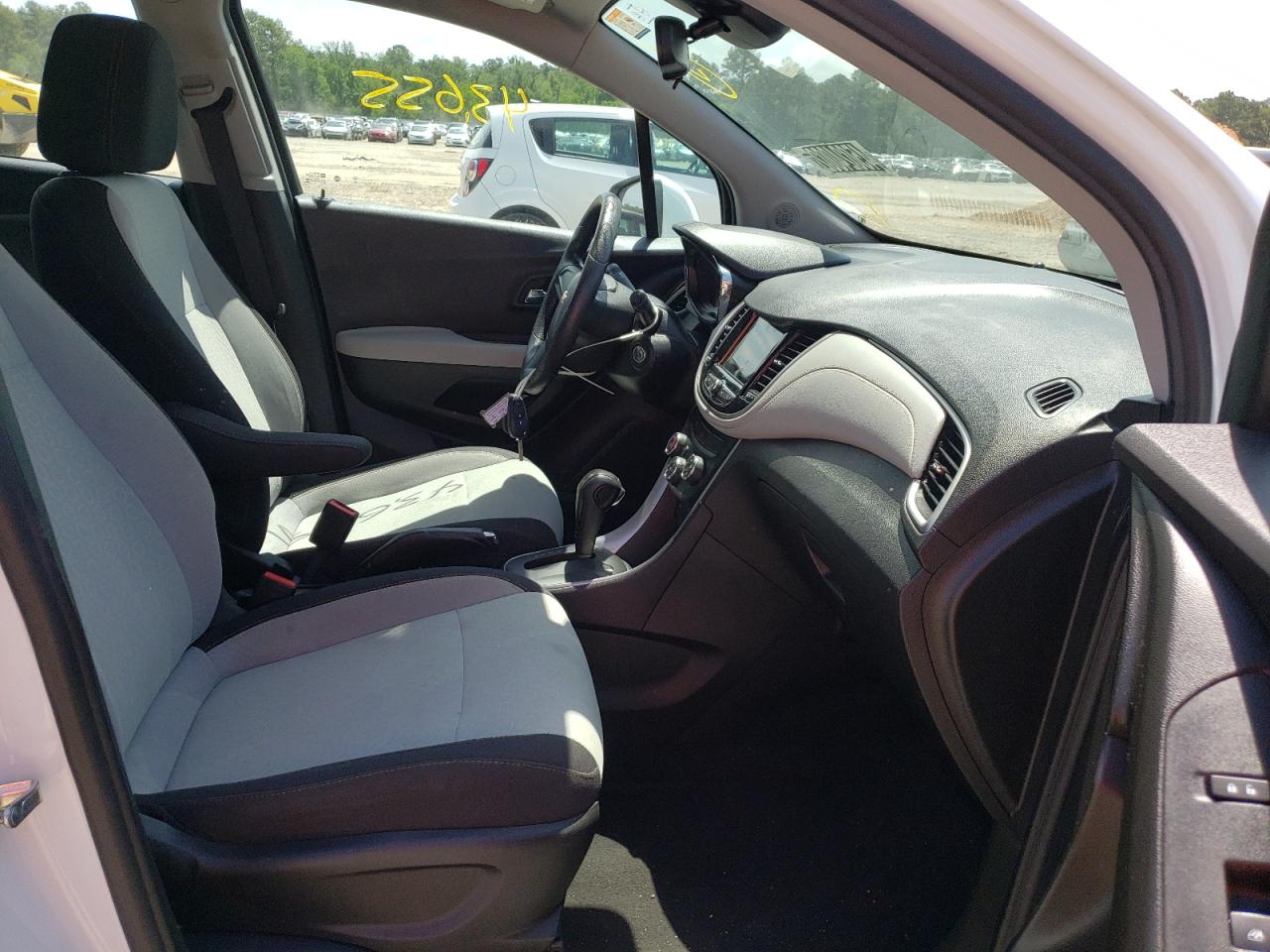 Photo 5 from auction – 2019 CHEVROLET TRAX LS with VIN 3GNCJKSBXKL157665