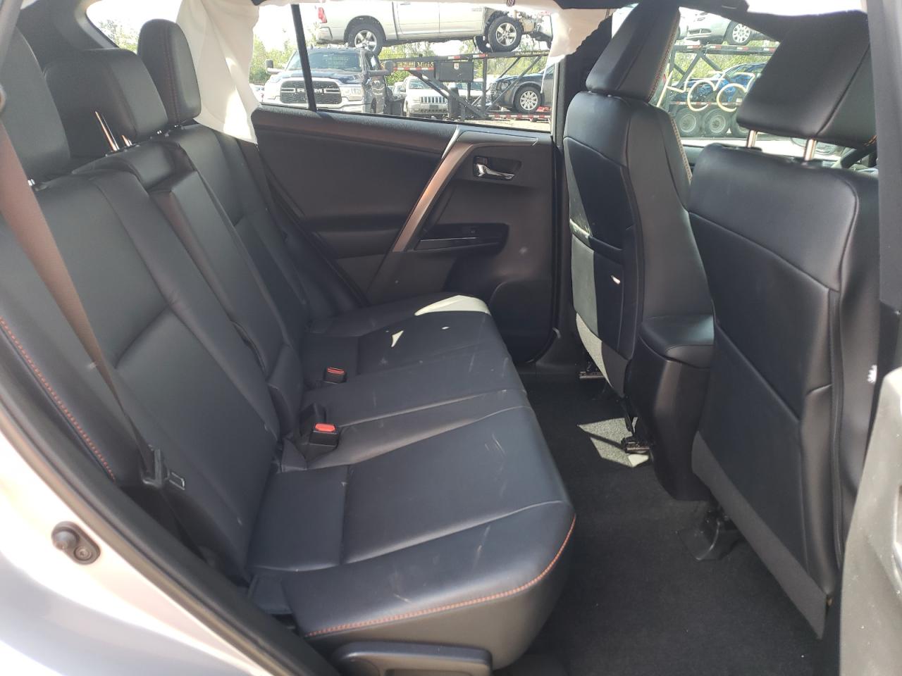 Photo 6 from auction – 2017 TOYOTA RAV4 SE with VIN 2T3JFREV9HW693931