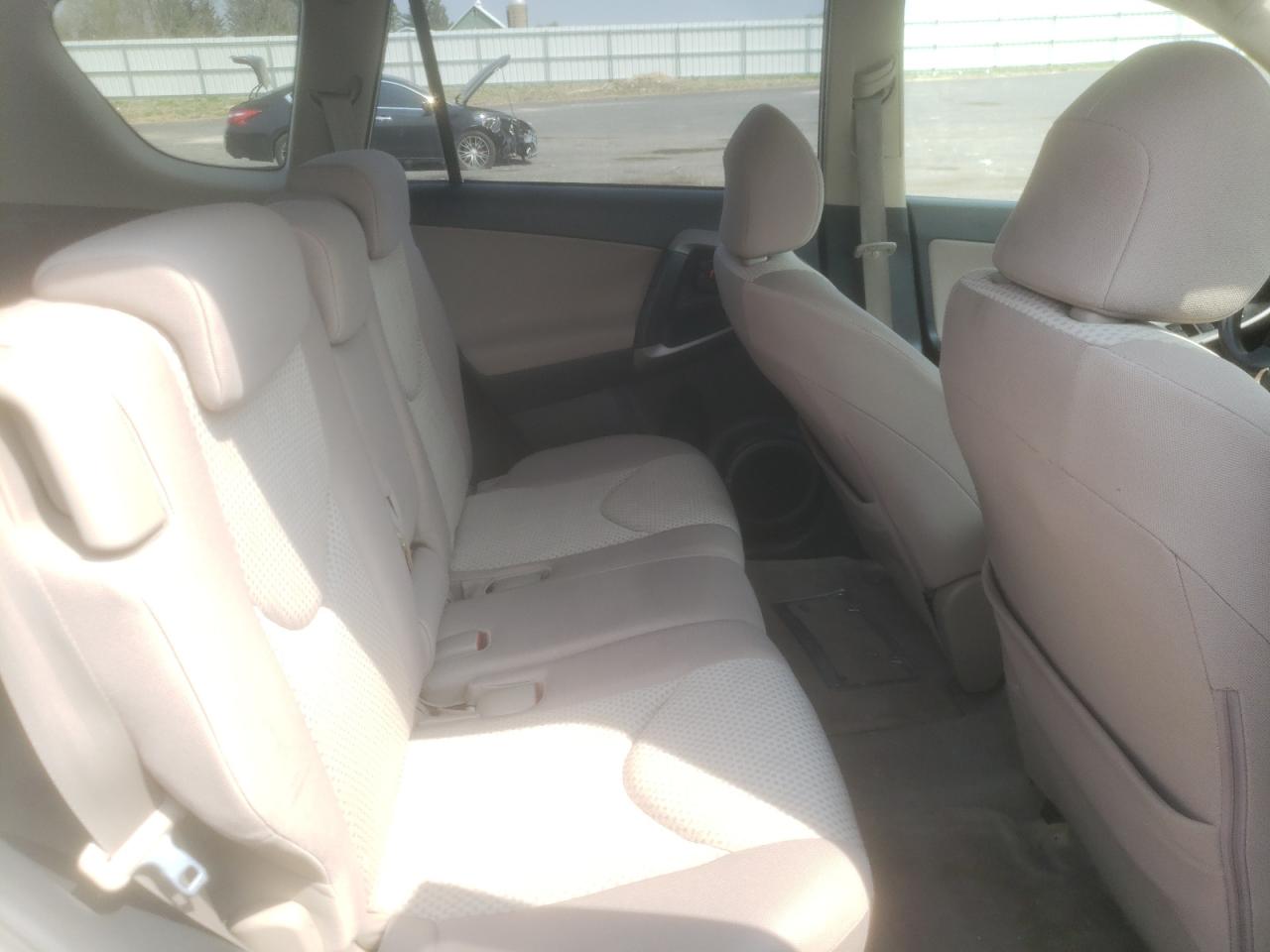 Photo 6 from auction – 2007 TOYOTA RAV4 with VIN JTMZD33VX75057307