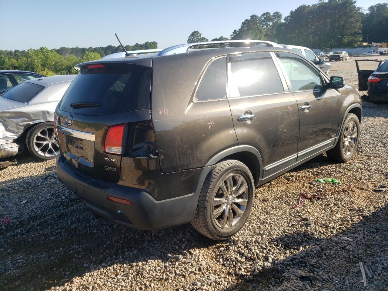 Photo 4 from auction – 2011 KIA SORENTO EX with VIN 5XYKUDA27BG097036