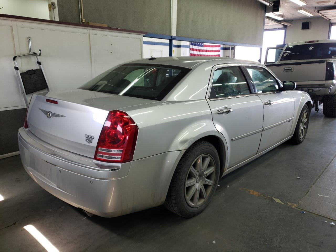 Photo 4 from auction – 2009 CHRYSLER 300C with VIN 2C3LA63T09H552663