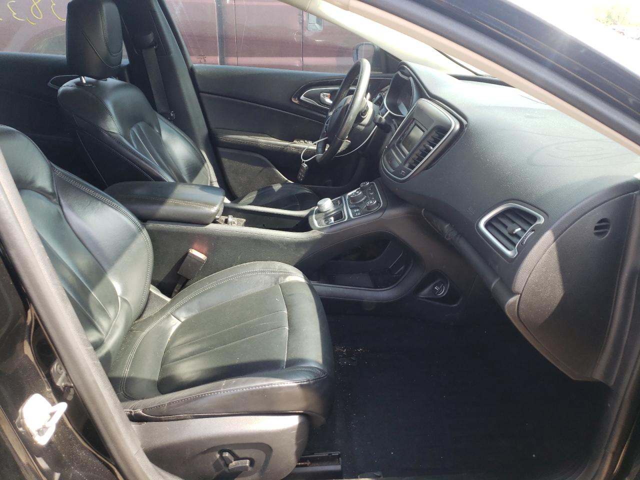 Photo 5 from auction – 2015 CHRYSLER 200 C with VIN 1C3CCCCG0FN532122