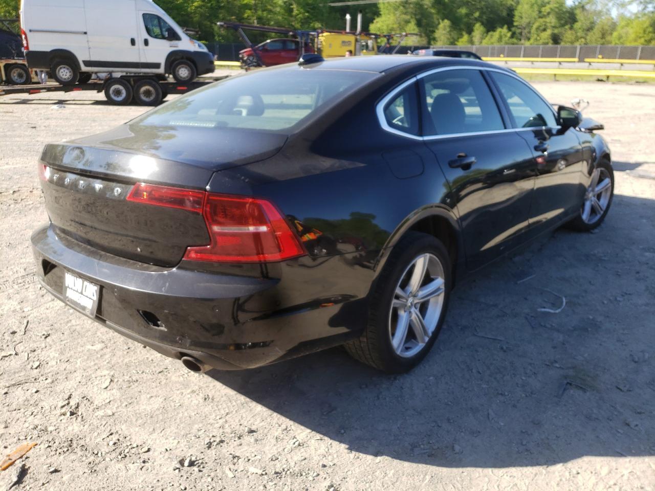 Photo 4 from auction – 2018 VOLVO S90 T5 MOM with VIN LVY982AK4JP033807
