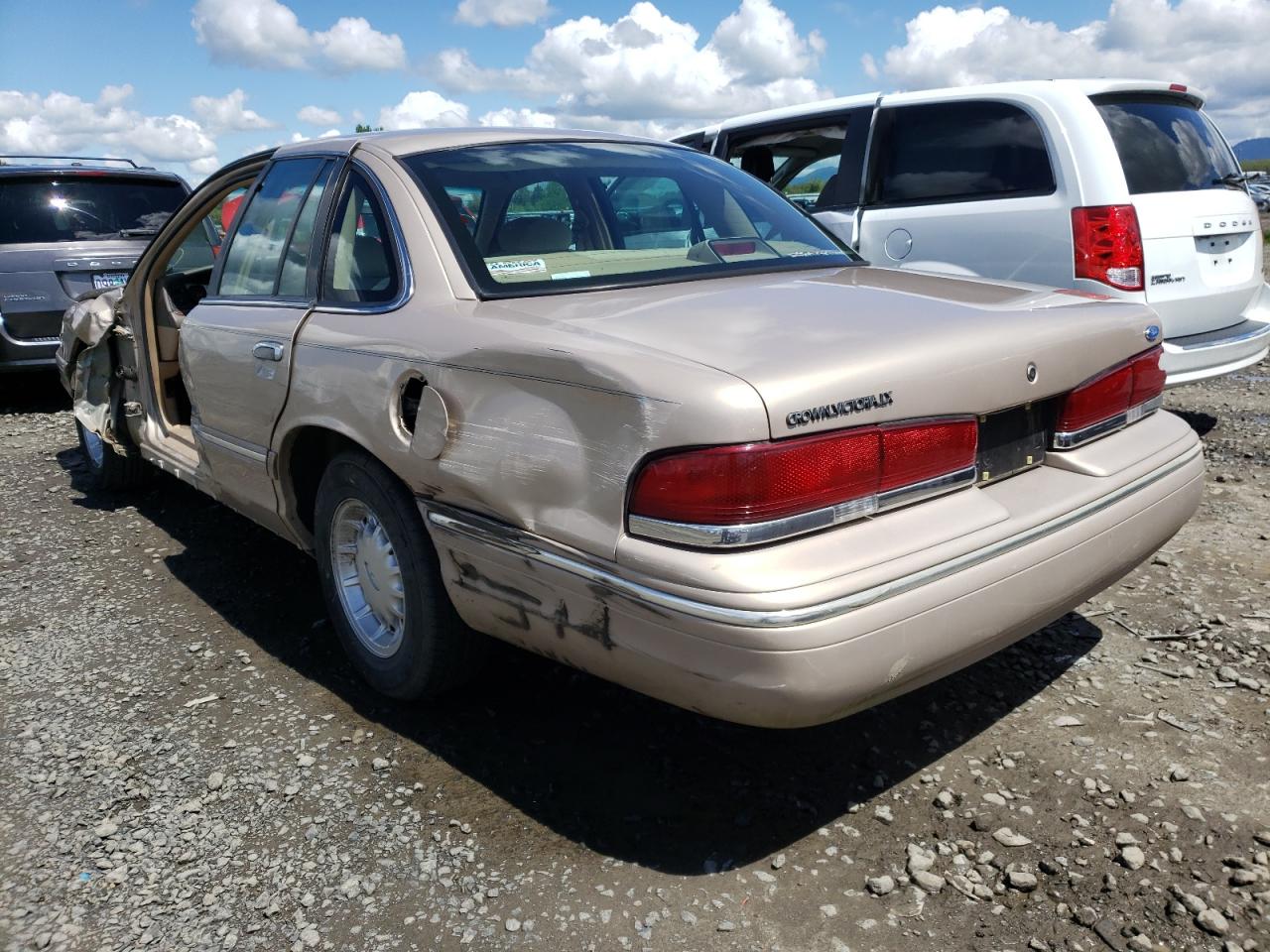 Photo 3 from auction – 1997 FORD CROWN VICT with VIN 2FALP74W1VX132070