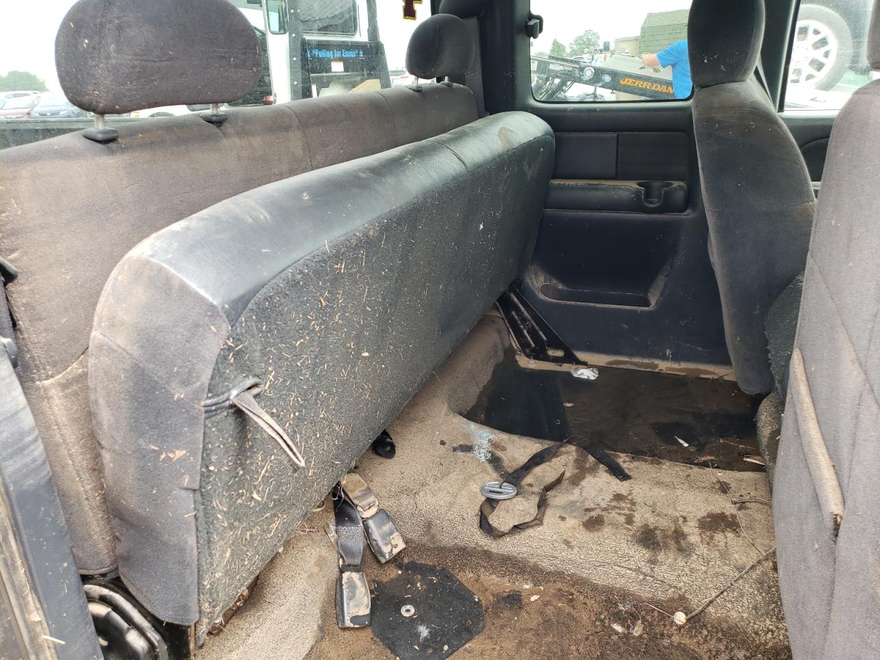 Photo 6 from auction – 2000 CHEVROLET SILVERADO with VIN 2GCEK19T5Y1215652