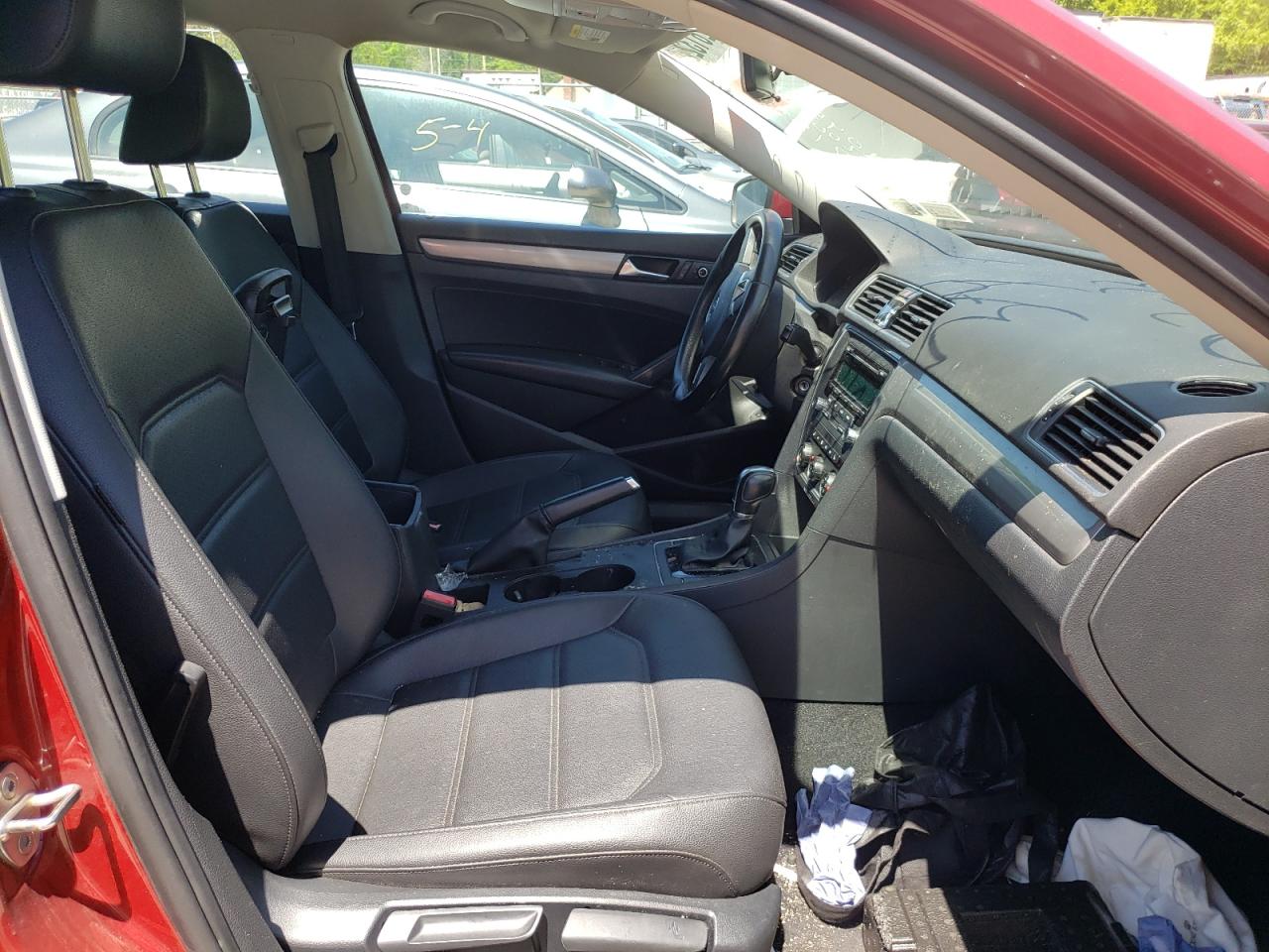 Photo 5 from auction – 2015 VOLKSWAGEN PASSAT S with VIN 1VWAT7A3XFC016806