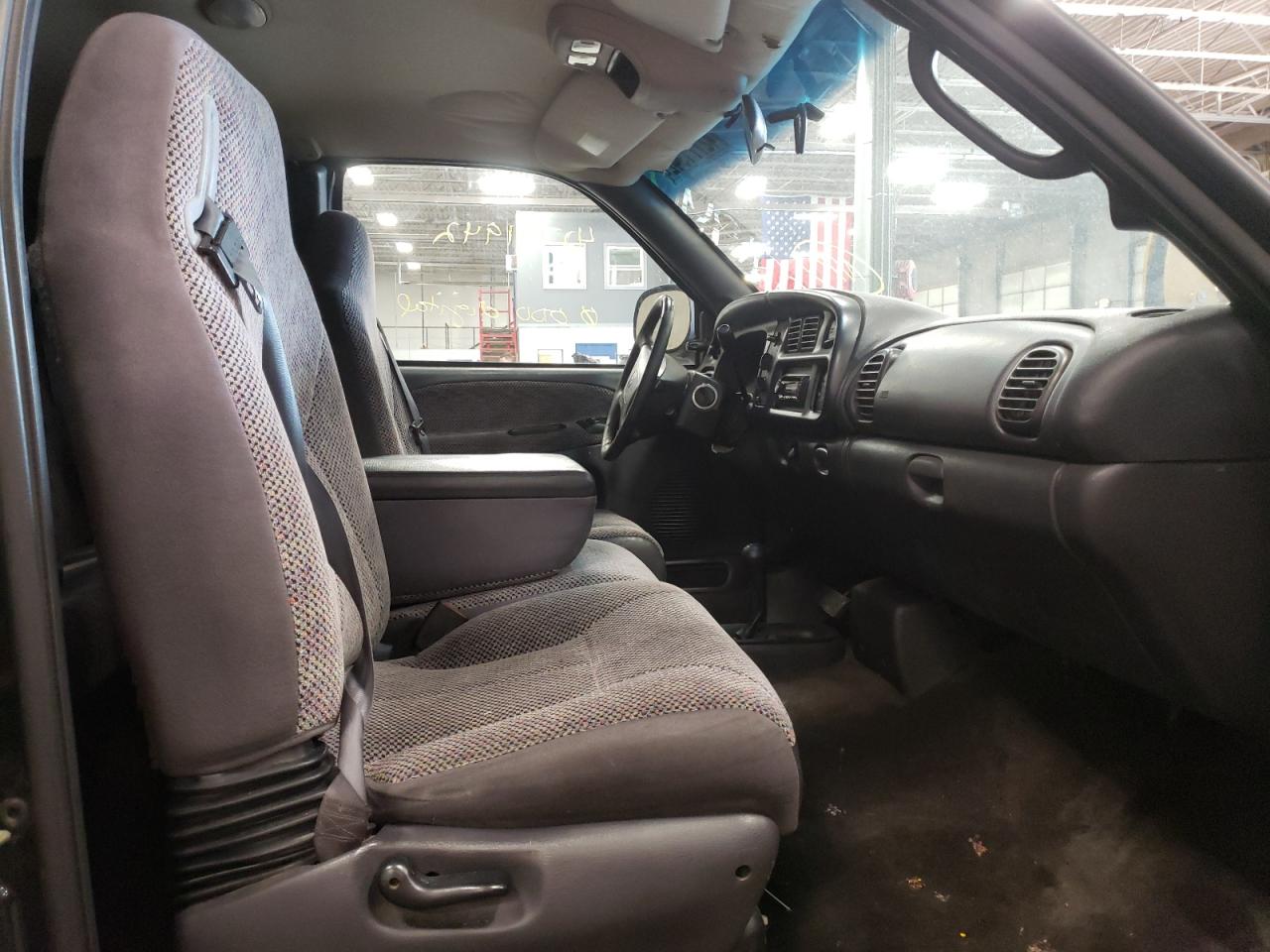Photo 5 from auction – 1998 DODGE RAM 1500 with VIN 3B7HF13ZXWG202320