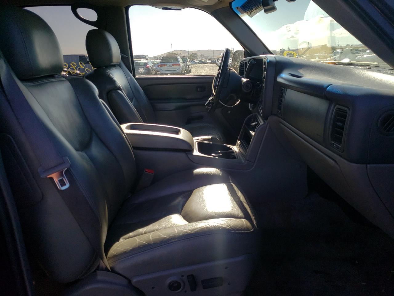 Photo 5 from auction – 2003 CHEVROLET TAHOE with VIN 1GNEC13T63J246386