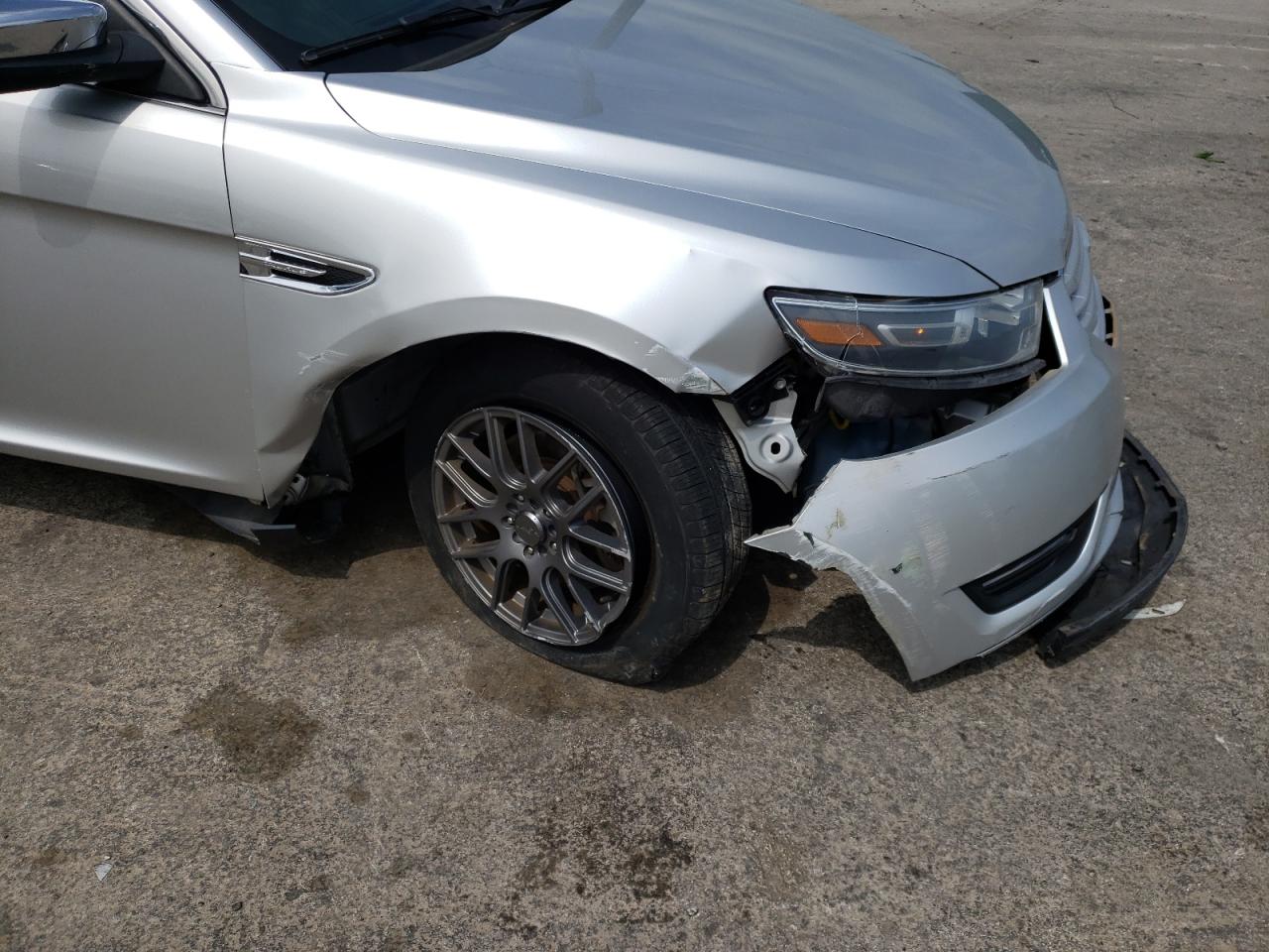 Photo 9 from auction – 2015 FORD TAURUS LIM with VIN 1FAHP2F89FG134289